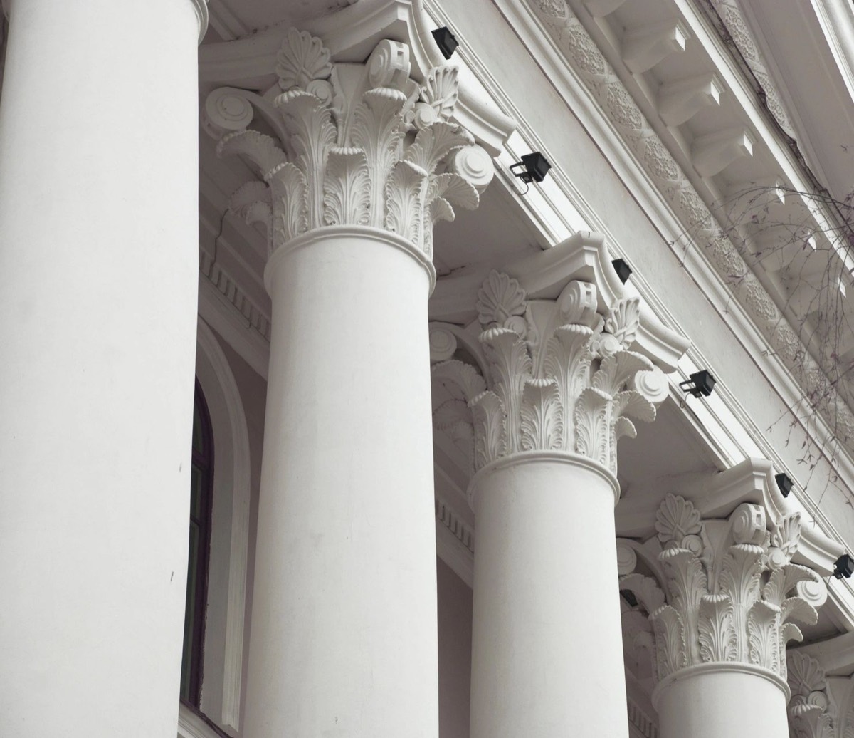 Courthouse columns